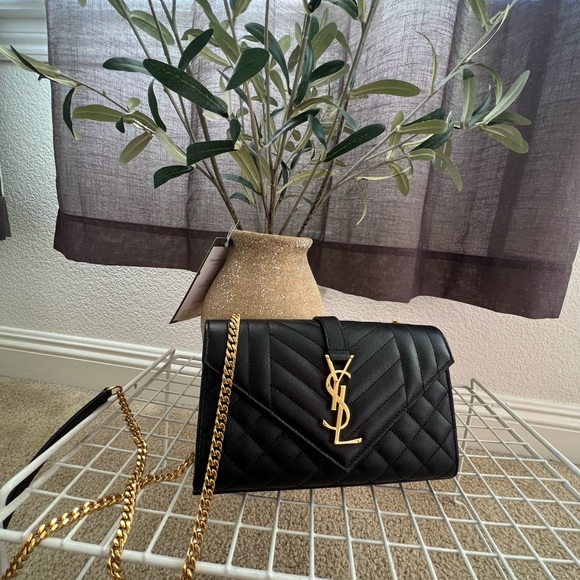 ENVELOPE SMALL BAG IN MIX MATELASSÉ GRAIN DE POUDRE EMBOSSED LEATHER
* - Picture 2 of 3